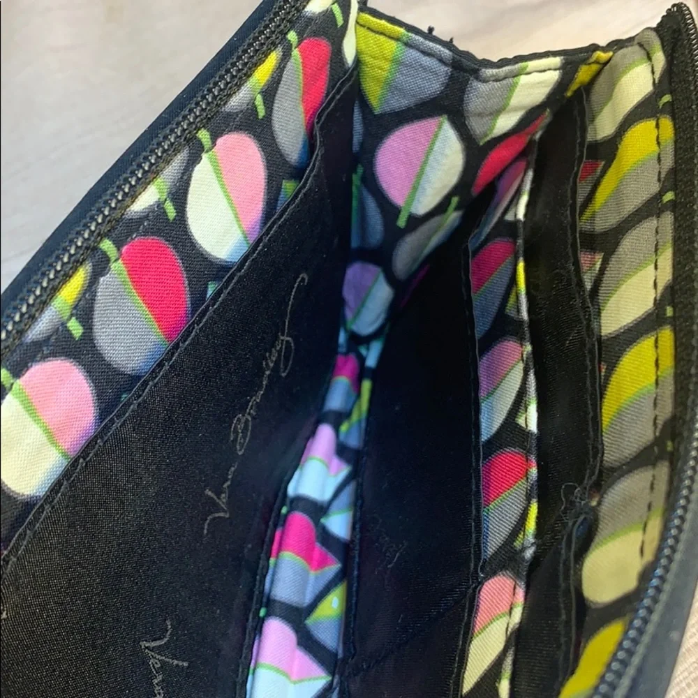 Vera Bradley multi-pocket wallet w/zipper coin pkt - Picture 9 of 14